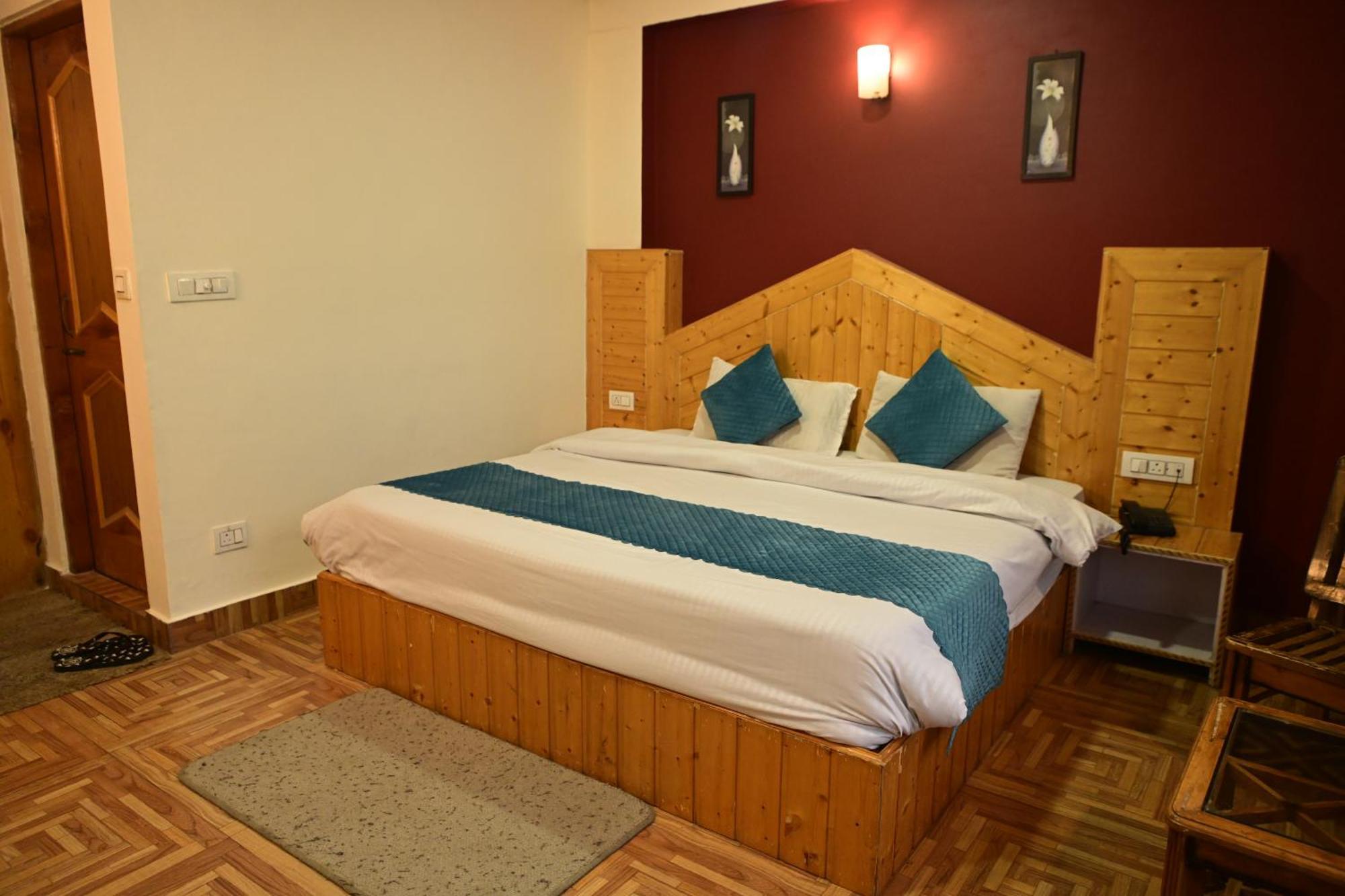 Krishana Cottage A Pure Veg !!!300 M From Hadimba Temple!!!Balcony Rooms!!!Veg Restaurant!!!Couple Friendly!!!Family Cottage!!! Маналі Екстер'єр фото